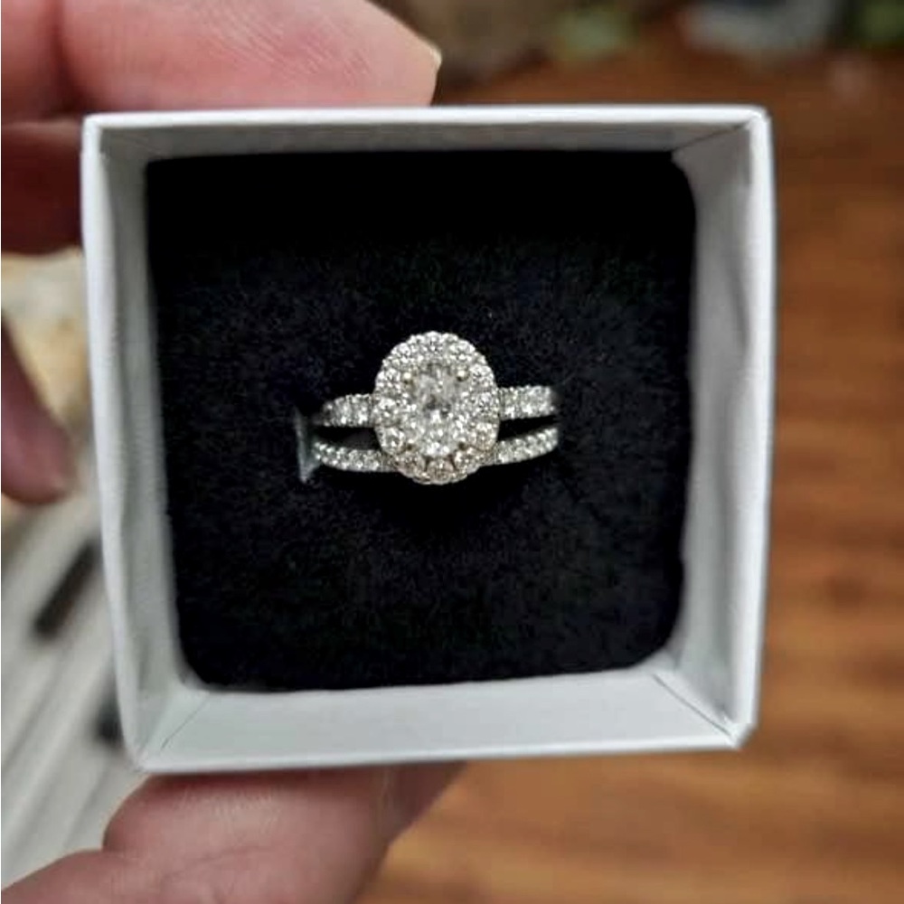 Wedding ring/engagement ring